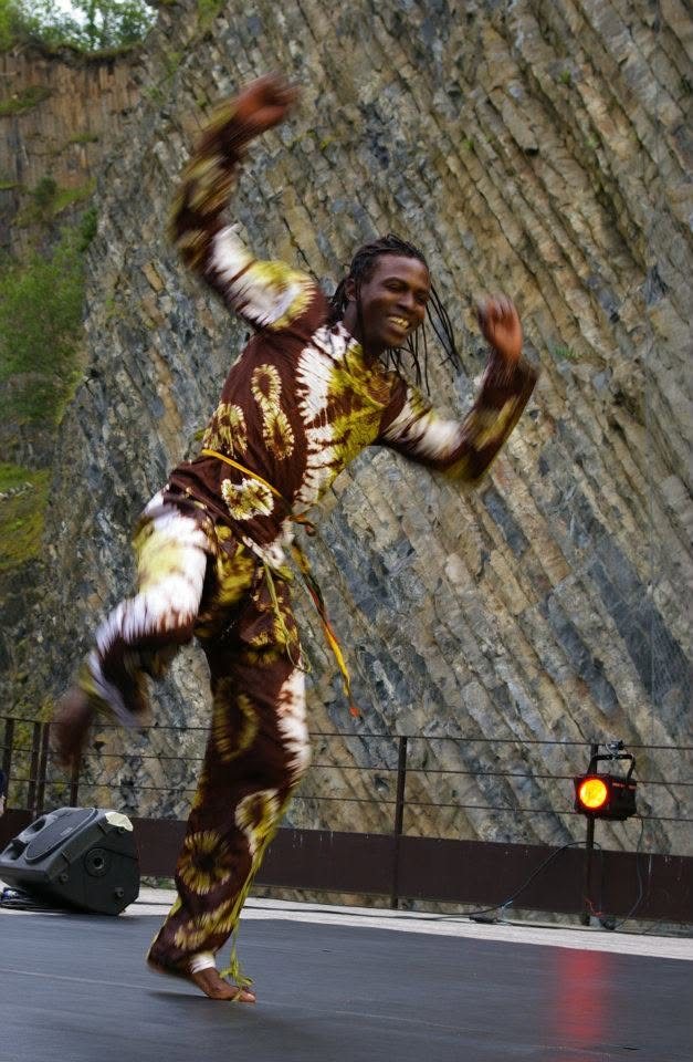 Sur scène, la tradition en mouvement