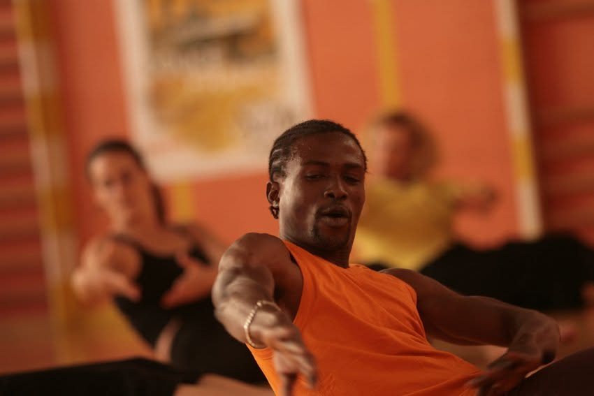 Seydou Boulé en plein cours de danse